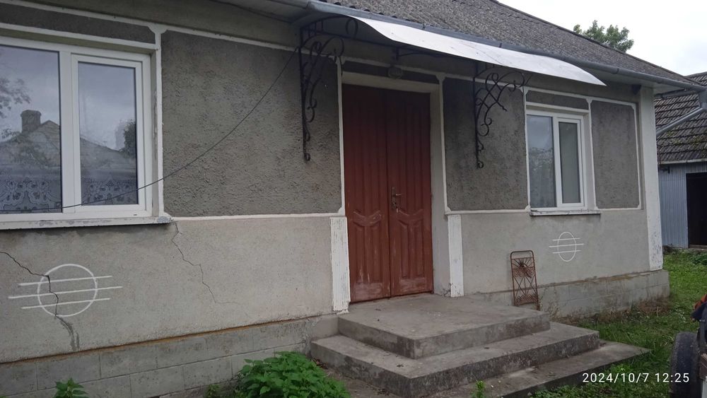 Будинок з присадибною ділянкою