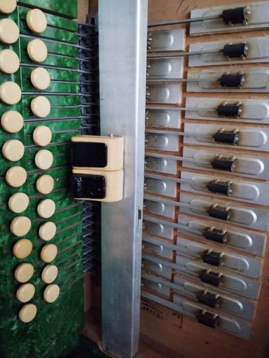 Нужна хорошая гармонь? Тогда это она. Беларусь,чётырехголосая.