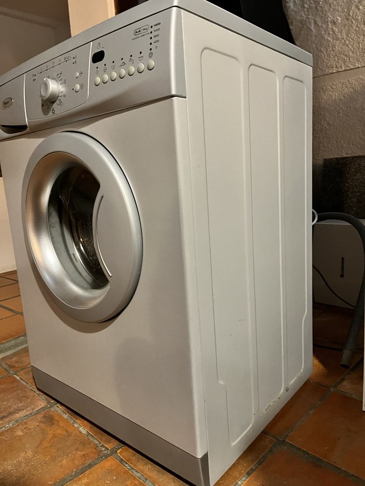 Máquina de lavar roupa 6kg Whirlpool AWO/D 6507/S