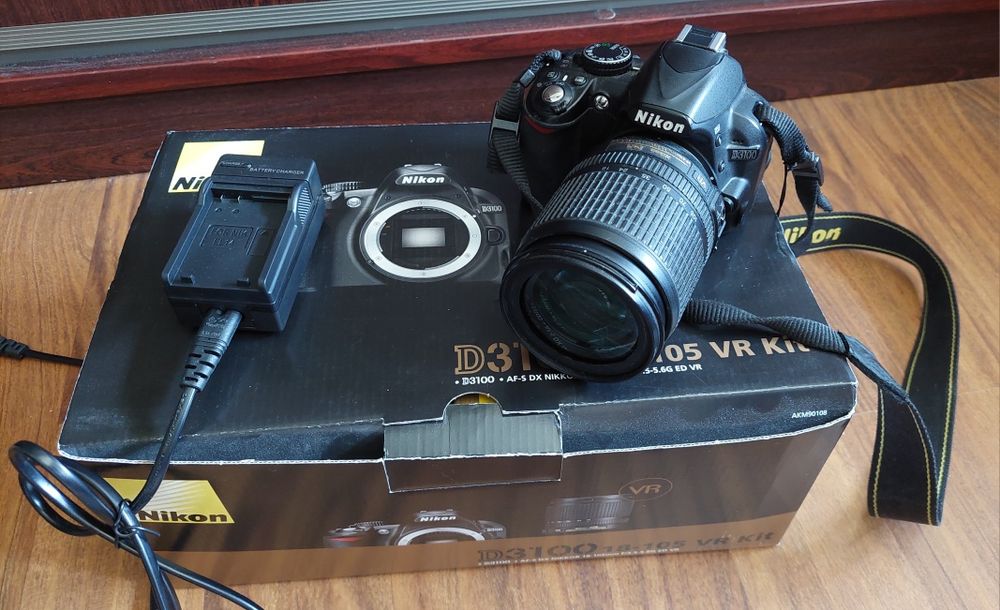 Nikon D3100 z obiektywem Nikkor 18-105