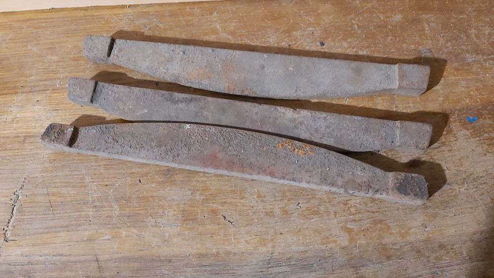 Ruszt żeliwny sztabkowy 31 cm