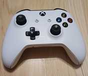 Sprzedam pad Xbox One niekompletny