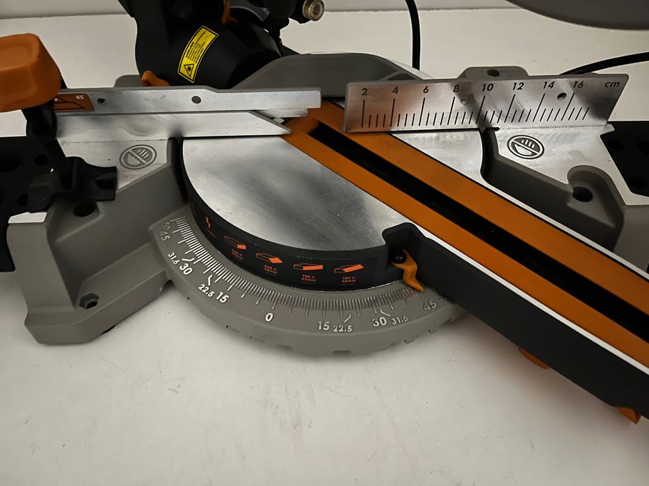 Piła ukośnica Evolution 1500 W 210 mm