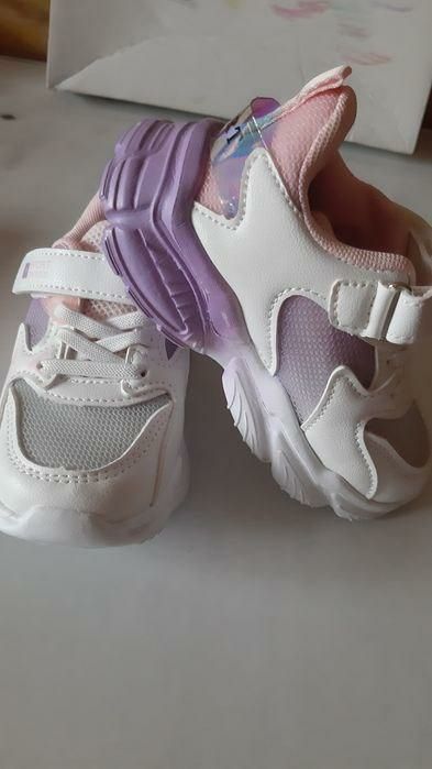 Кросівки на дівчинку