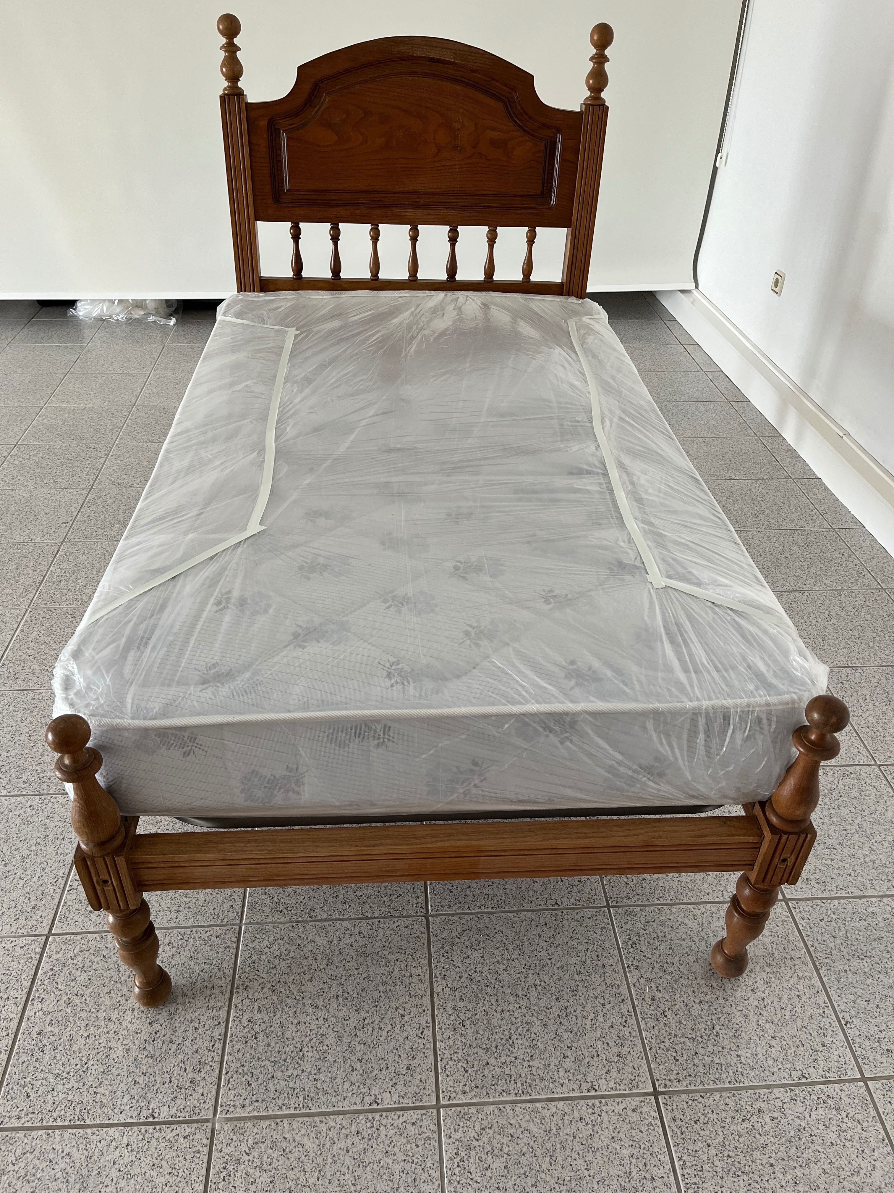 Vendo cama de solteiro+estrado+colchão