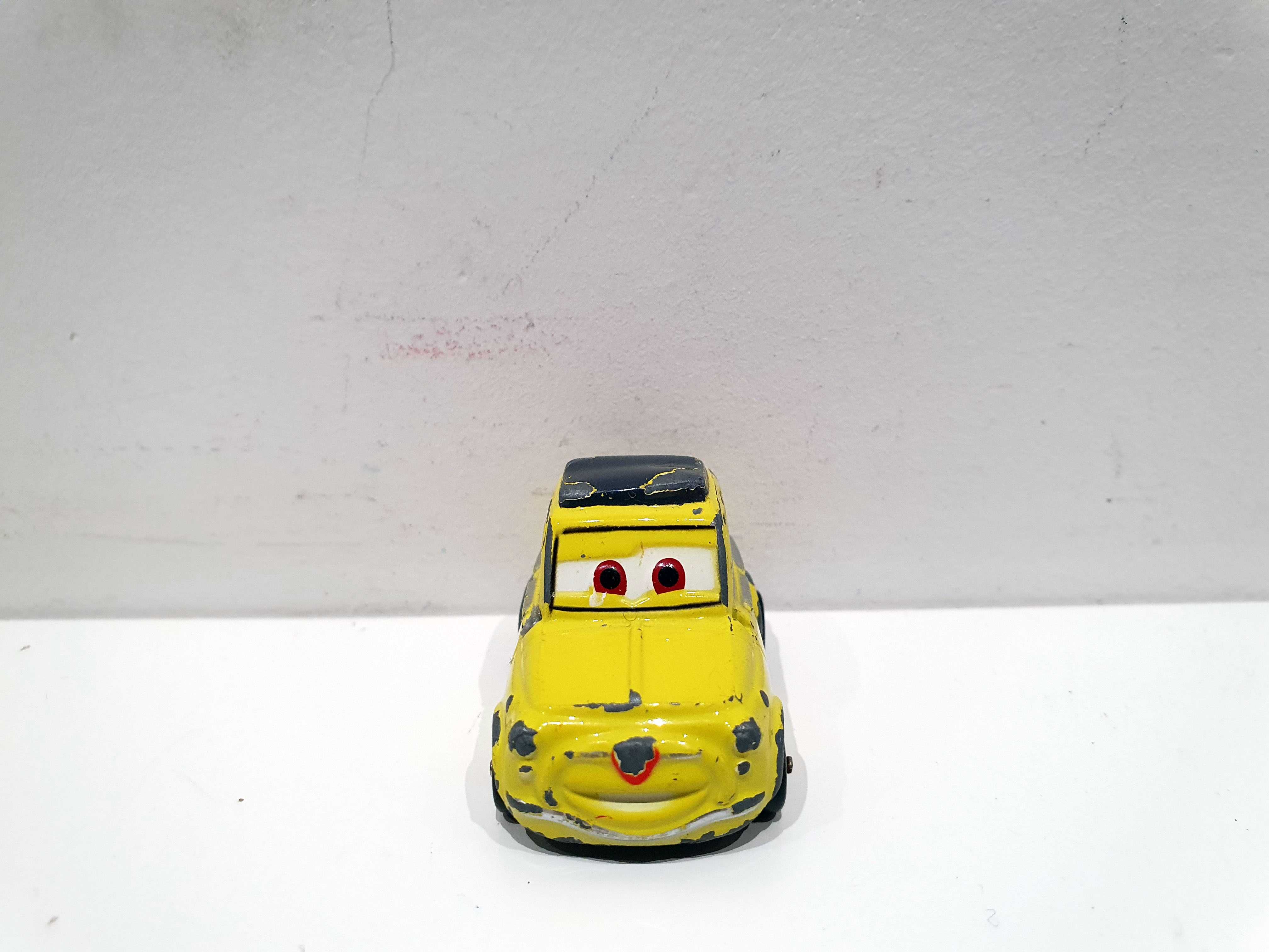 Mattel Disney Pixar Cars Auta Luigi