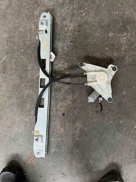Podnośnik szyby lewy przód Renault Master III