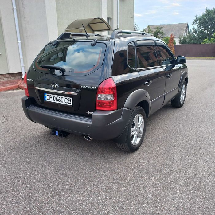 Hyundai Tucson, I покоління  2.0 DOHC МТ (142 к.с.) 4WD  Base