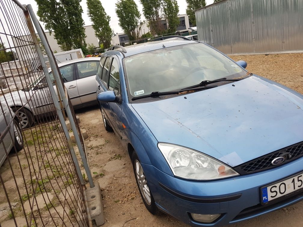 Ford Focus 1.6 b części klapy lampy zderzaki silnik skrzynia czesci