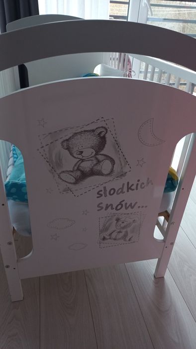 Łóżeczko niemowlęce drewniane z szufladą i do kompletu ochraniacze