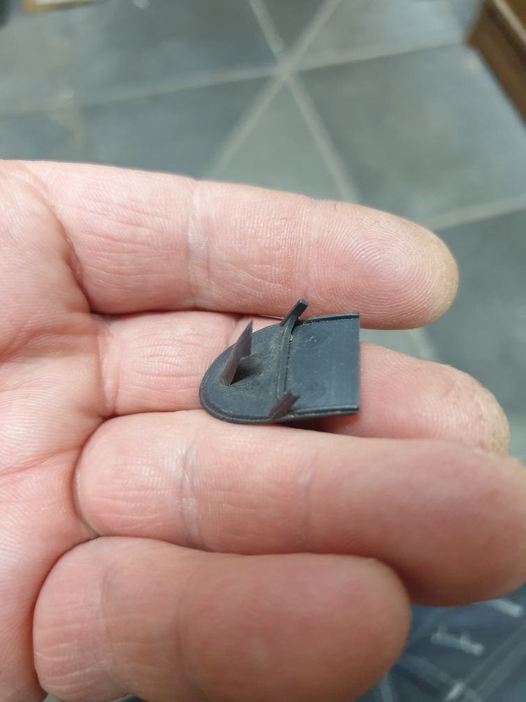 zaślepka relingu dachowego volvo 850 combi  wąski reling