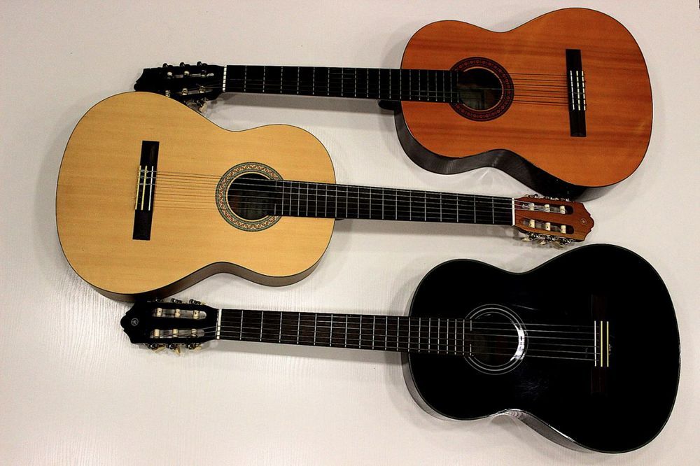 Гитара классическая YAMAHA С40 Каподастр Чехол Тюнер