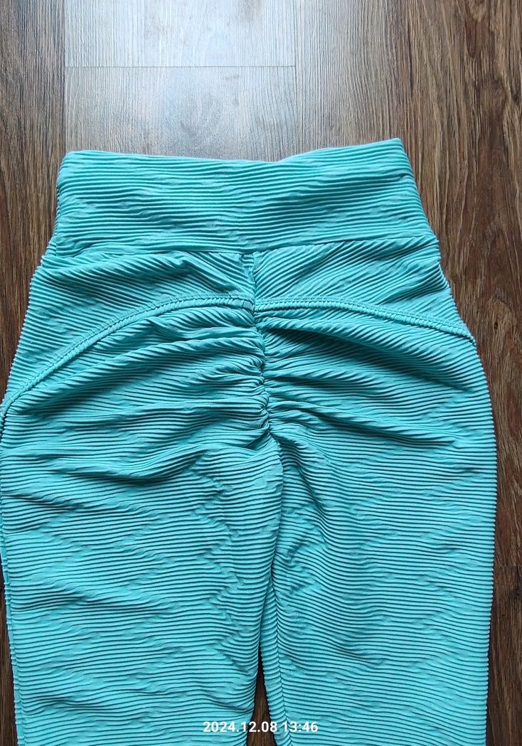 Legginsy push up podkreślające pośladki karbowane na siłownię M 38