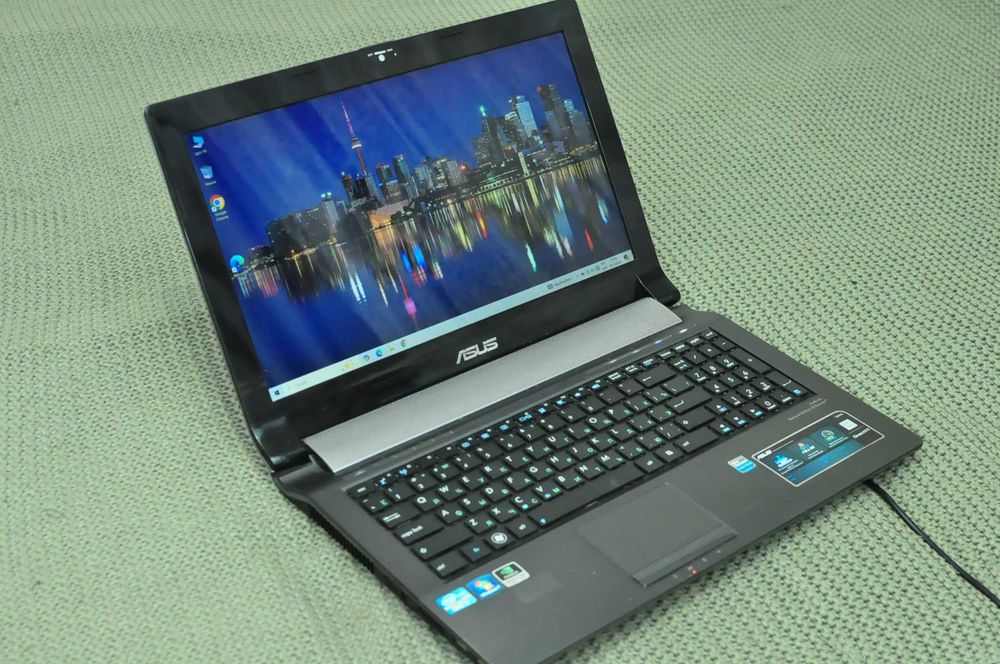 Игровой  ноутбук Asus N53 (Core i7/16Gb/SSD/GeForce 2Gb)