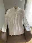 2 Camisas brancas