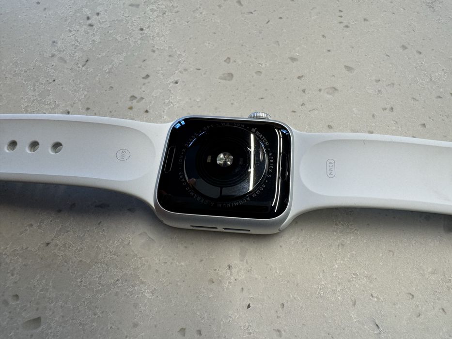 Sprzedam Apple Watch Series 5 40mm – srebrny