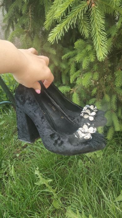 Туфлі на каблку замшеві