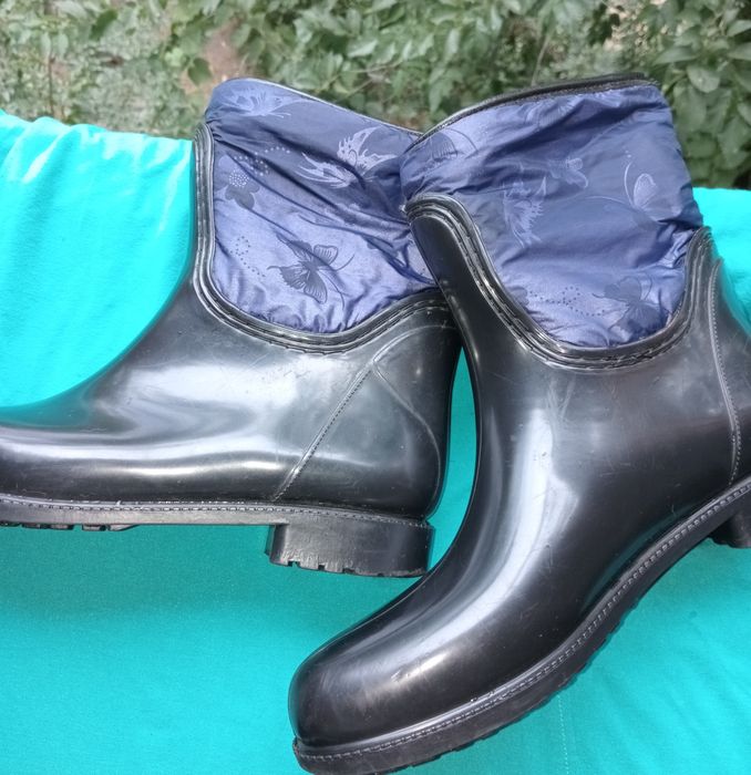 Гумові чоботи жіночі. З утіпленням.