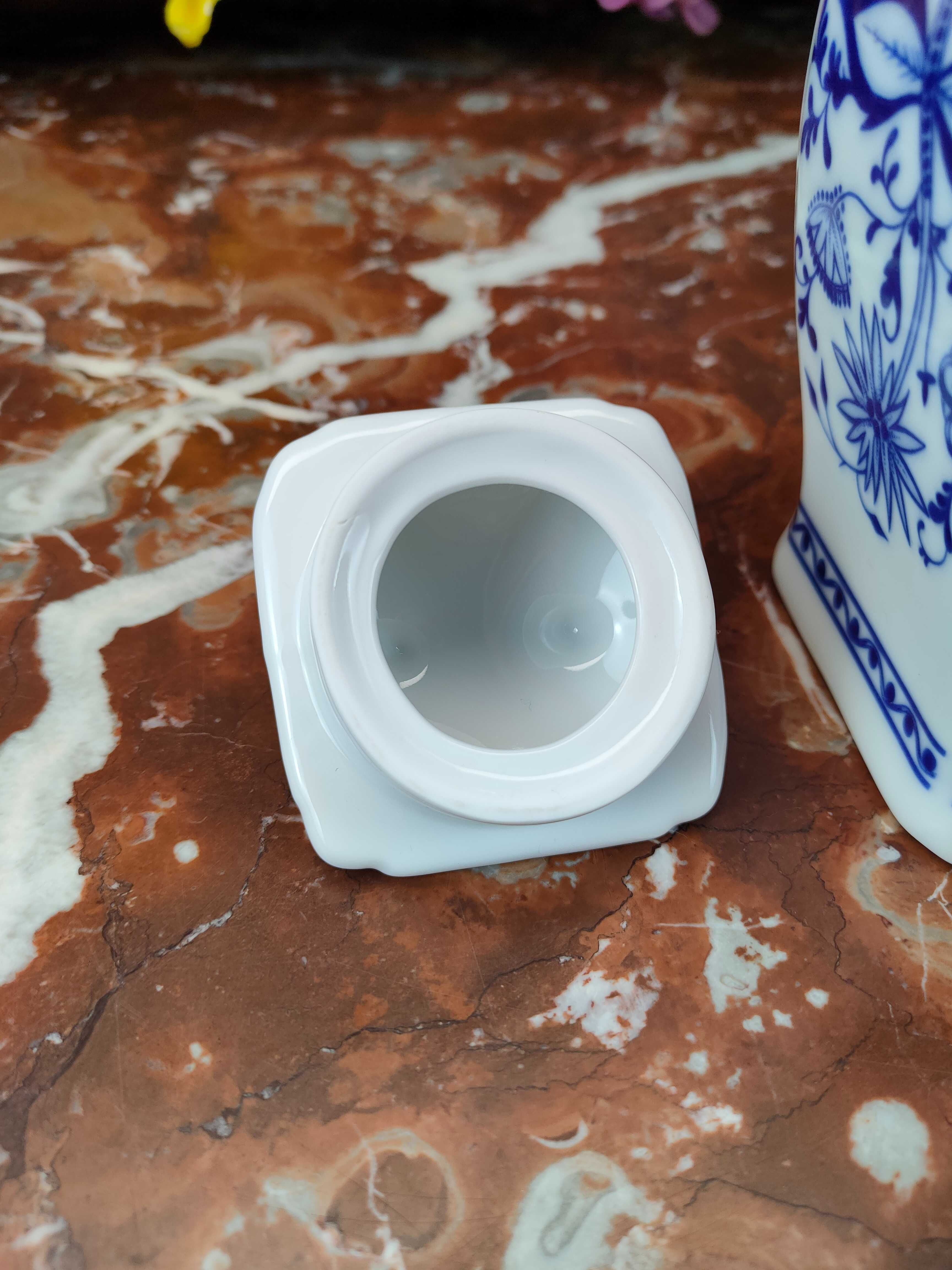 Śliczny duży porcelanowy pojemnik na sól - Wzór Cebulowy - 800 ml