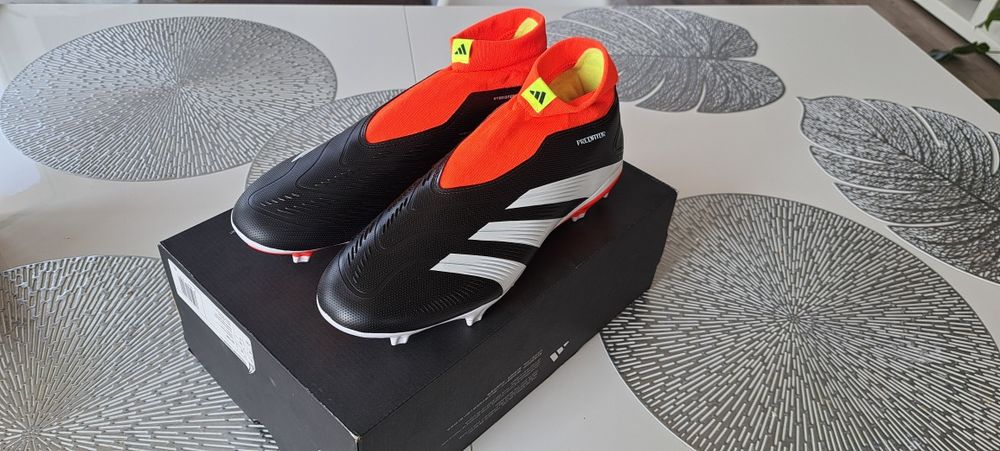 Buty piłkarskie adidas Predator League LL 44 2/3
