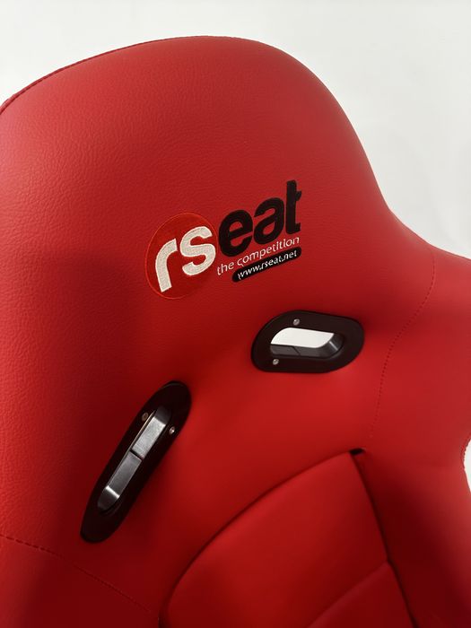 Cadeira Gaming RSeat + Volante e Pedais Logitech