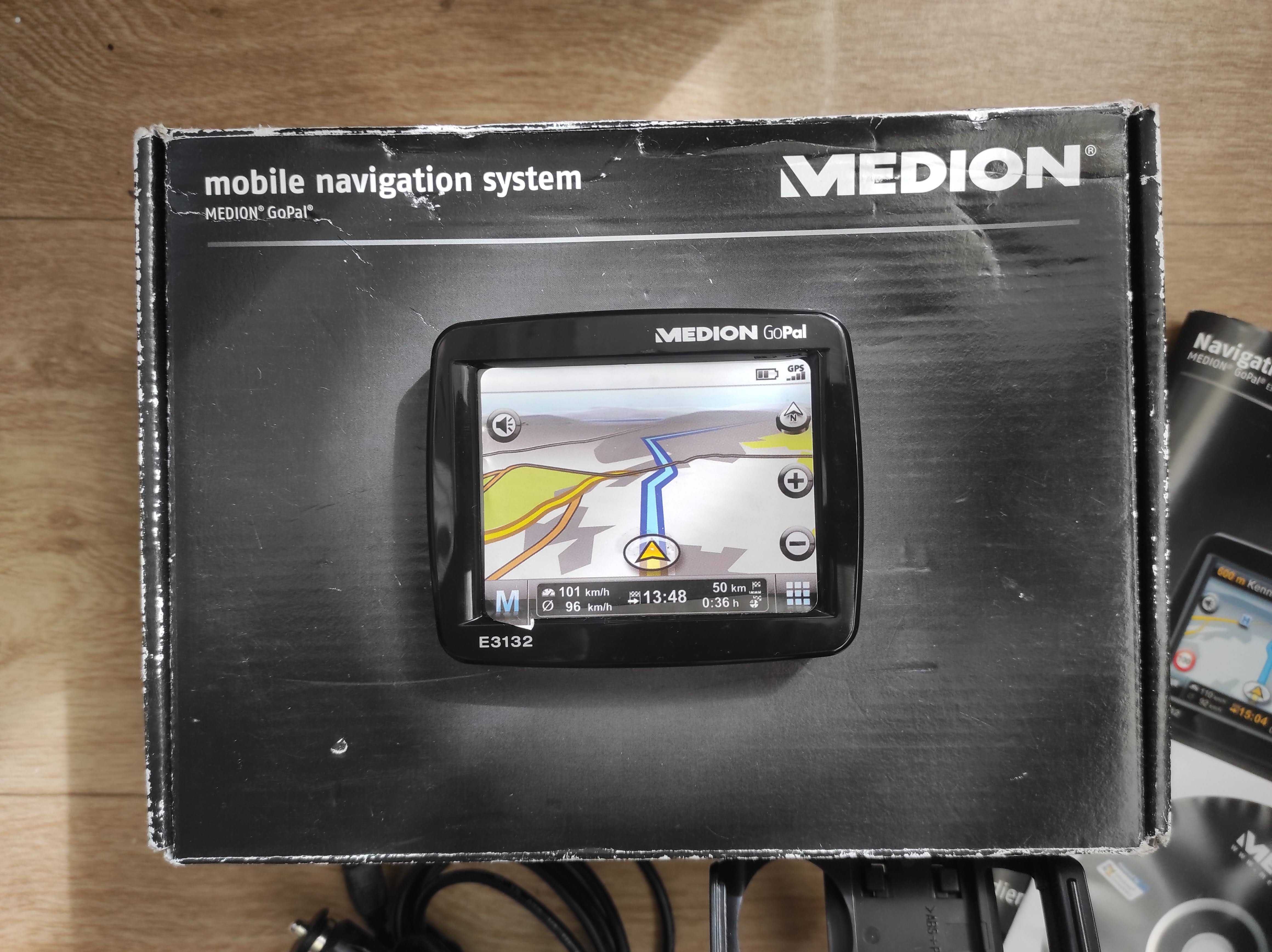 Автомобільний GPS навігатор "Medion" GoPal E3132