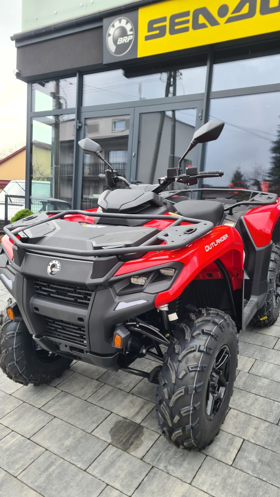 BRP Quad Can-Am Outlander DPS T 700 Legion Red model 2024 od reki