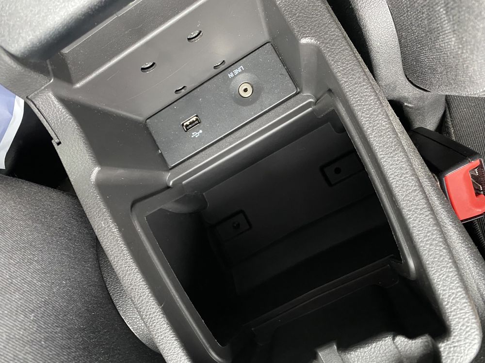 Подлокотник центральна консоль Форд Фокус 3