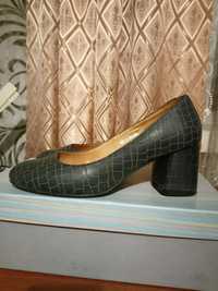 Жіночі шкіряні туфлі бренду "Kolari"