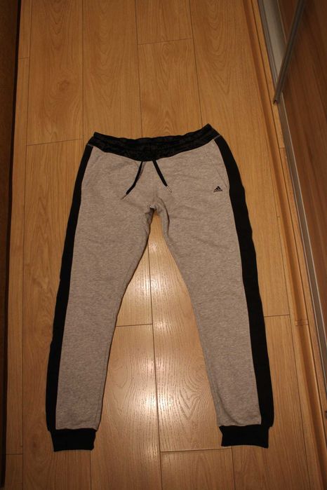Świetne spodnie dresowe,dresy, damskie,ADIDAS,roz.M,szare
