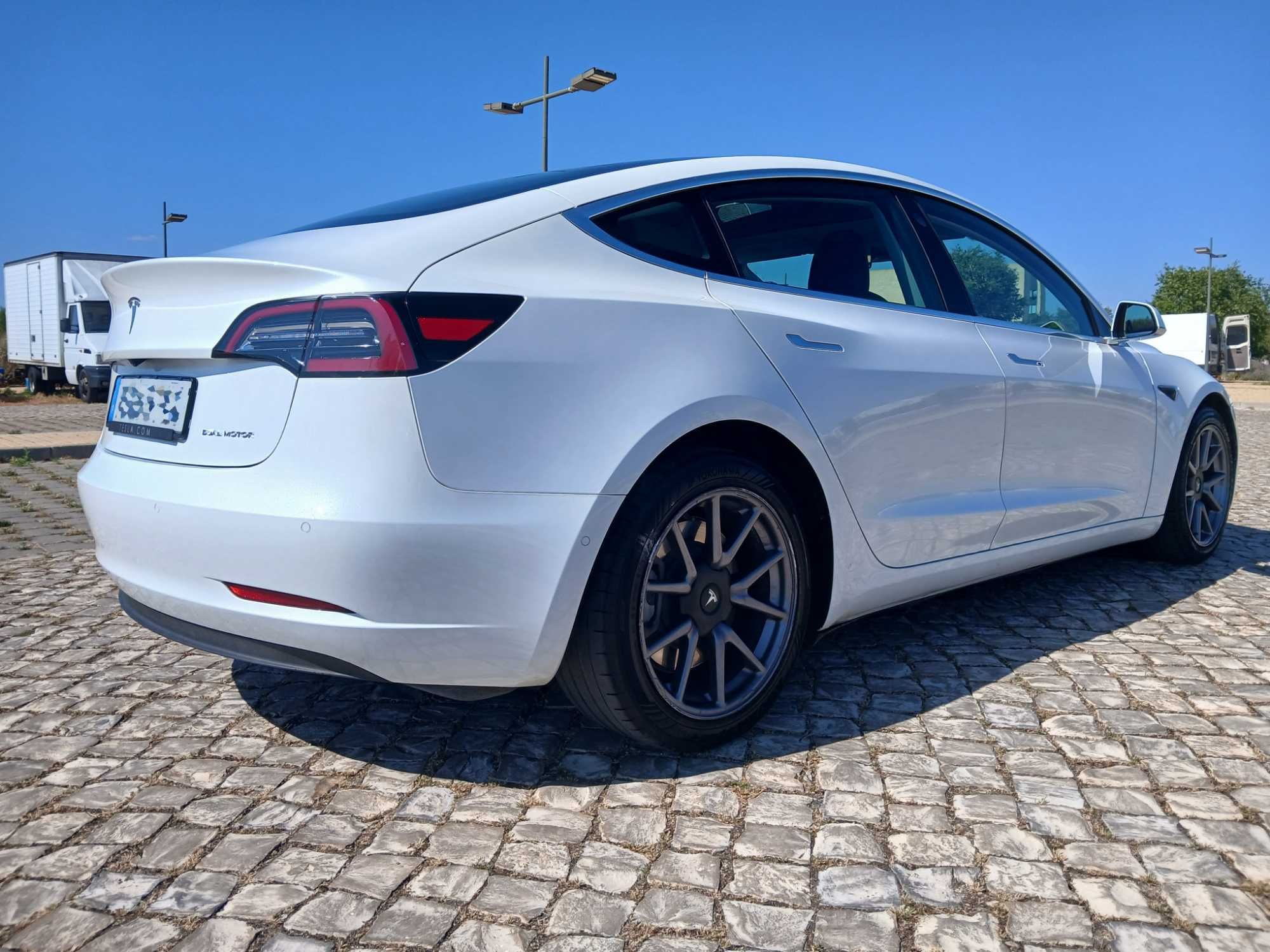 Tesla Model 3 Long-Range Dual Motor AWD