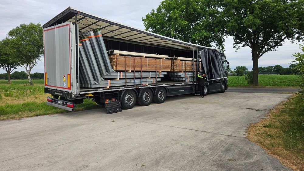 Konstrukcja stalowa 8.10x40.5 m wiata hala magazyn 328 m2