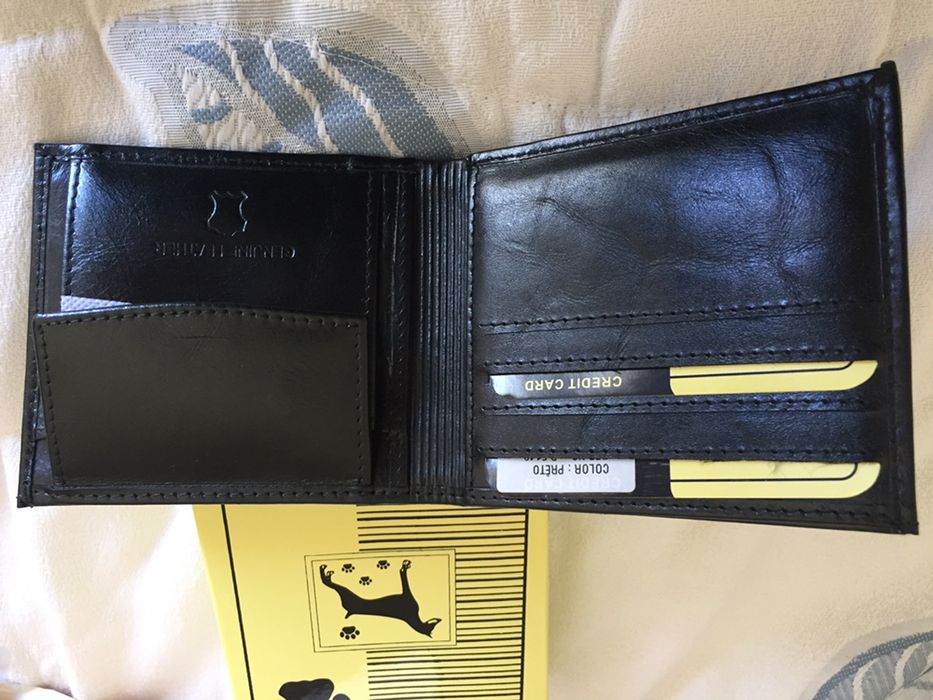 Carteira em pele Doggy nova