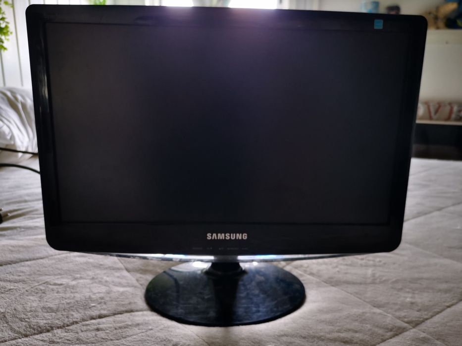Monitor Samsung com adaptador hdmi