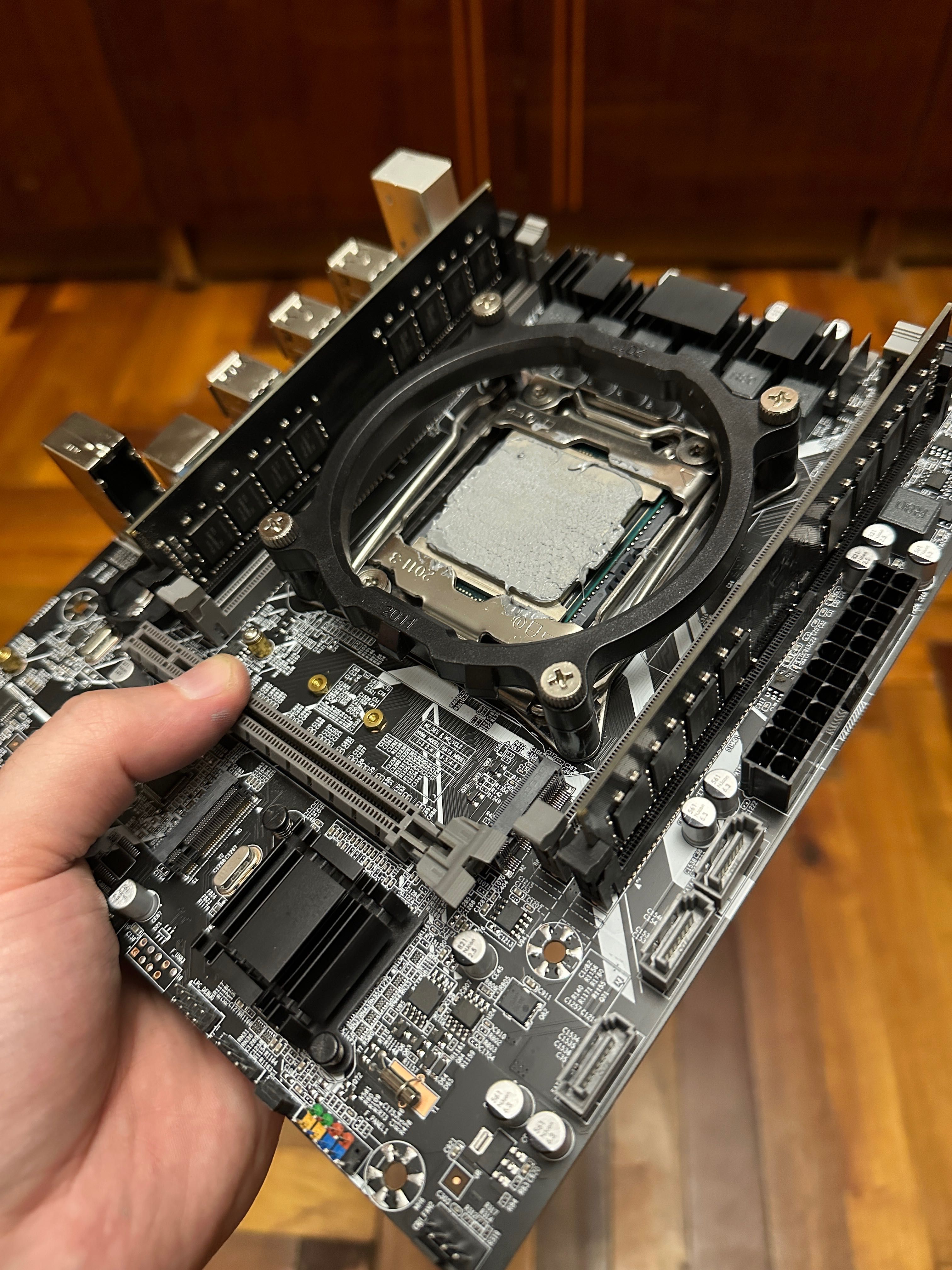 Intel Xeon 2680 v4(2.4-3.3Ghz) 14 ядер 28 потоков ddr4 16 gb