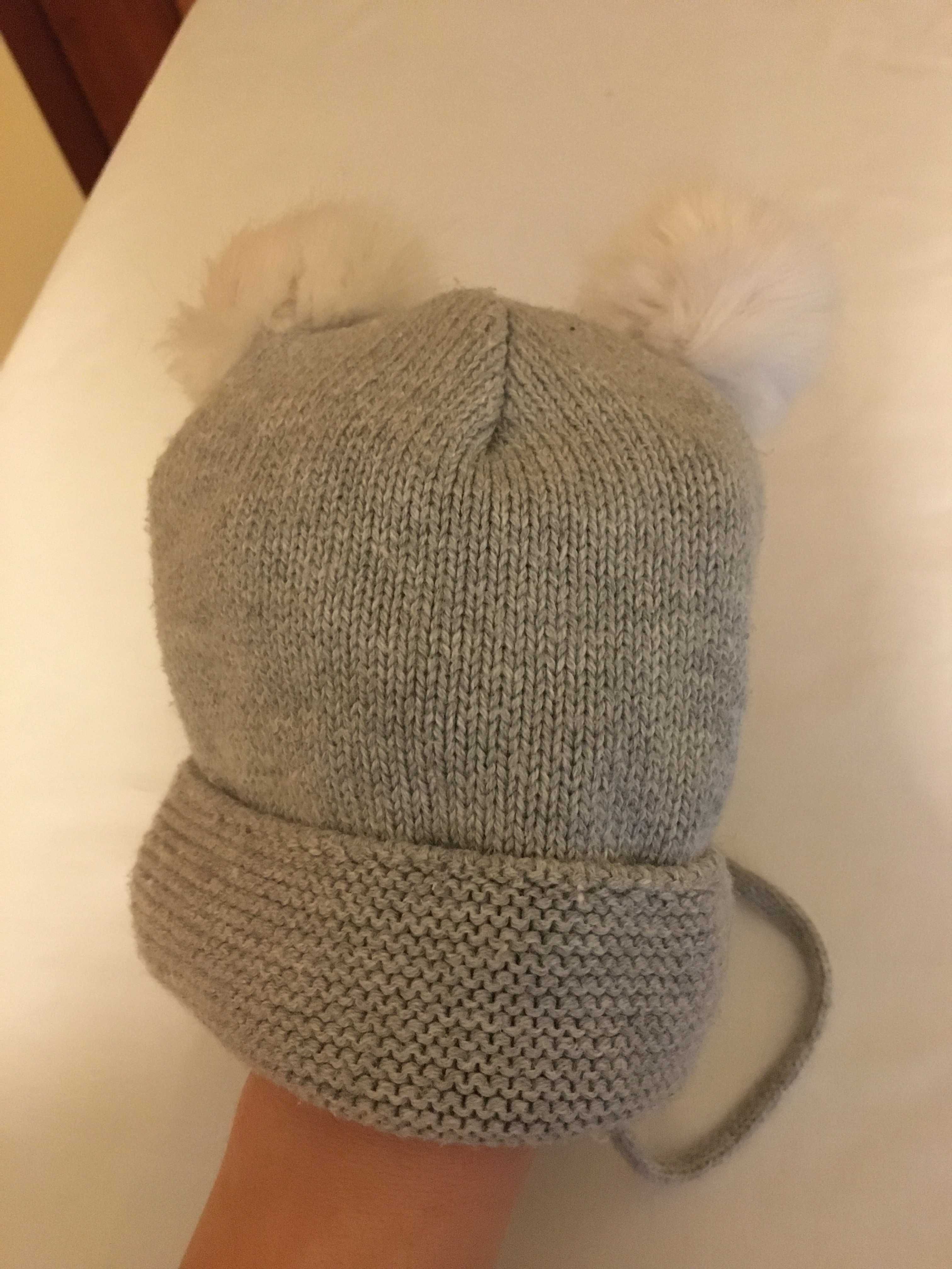 Szara czapka h&m z uszami pomponami ocieplana polarem polarem 6-12m