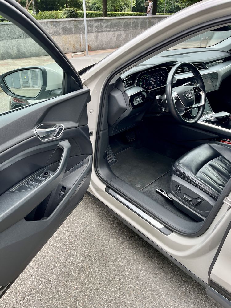 Audi e-tron 50 2020 71 kWh Quattro, Ауді Етрон 50