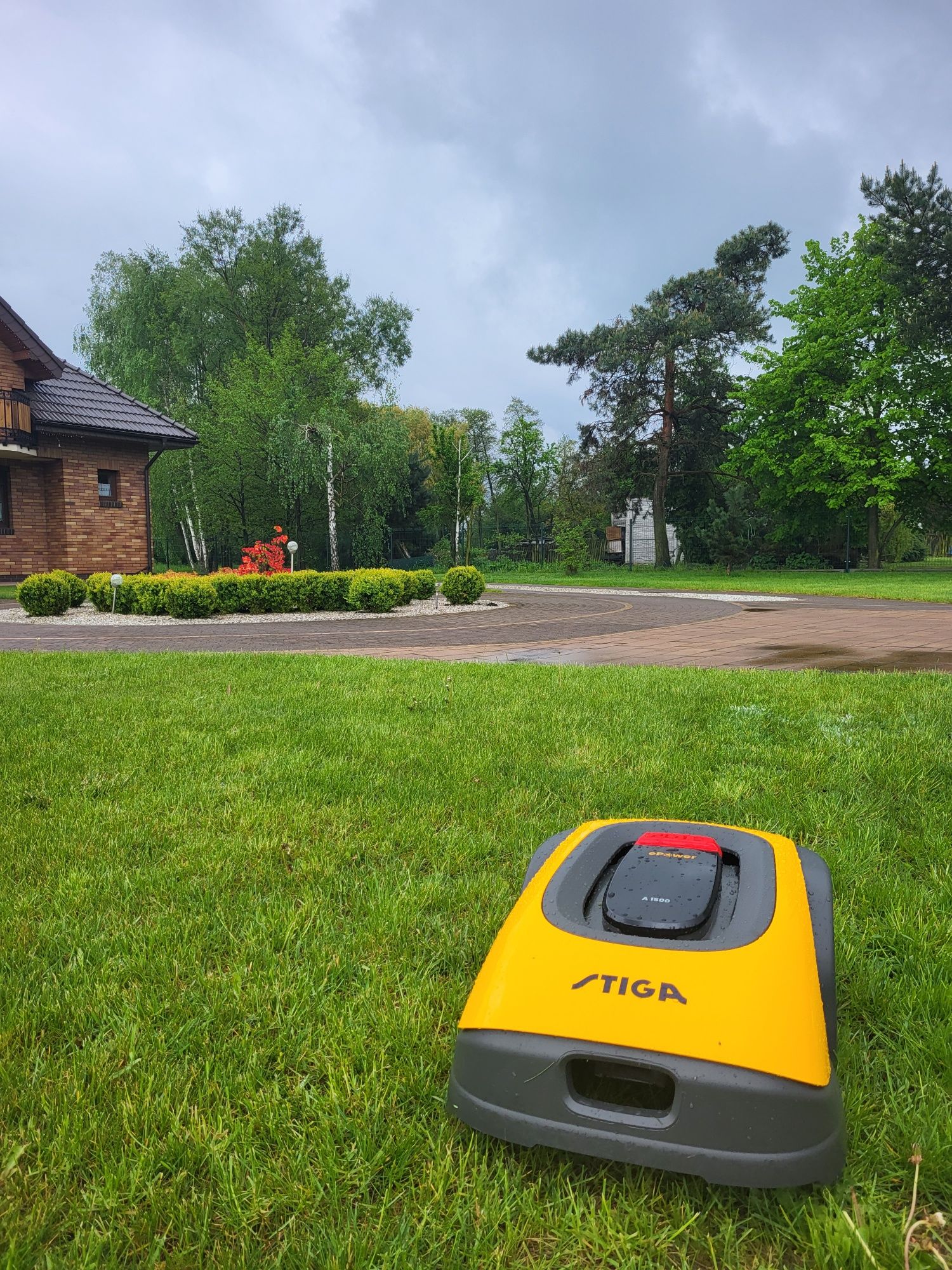 Sprzedaż i montaż robotów koszących STIHL/STIGA/CRAMER