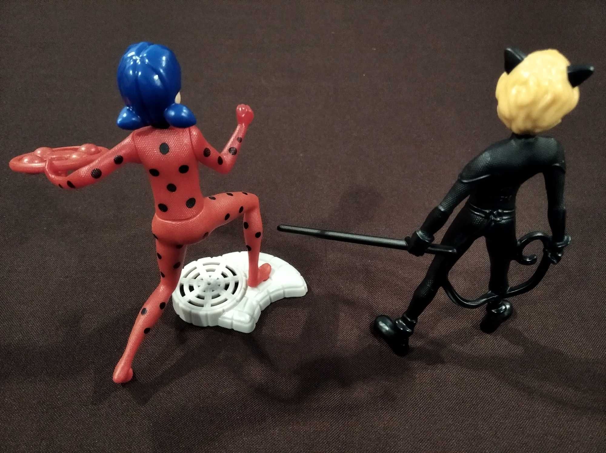Figuras Ladybug e Cat Noir