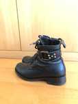 Botas / botins estilo militar pretas em pele, tamanho 36