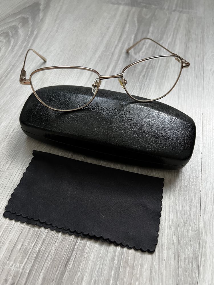 Okulary korekcyjne ze złotymi oprawkami szkła -0,5