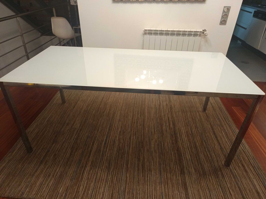 Mesa em vidro IKEA como nova