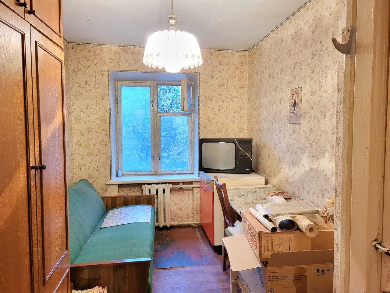 Продам кімнату в гуртожитку сімейного типу.