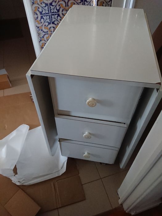 Mesa refeições com arrumação tipo ikea norden