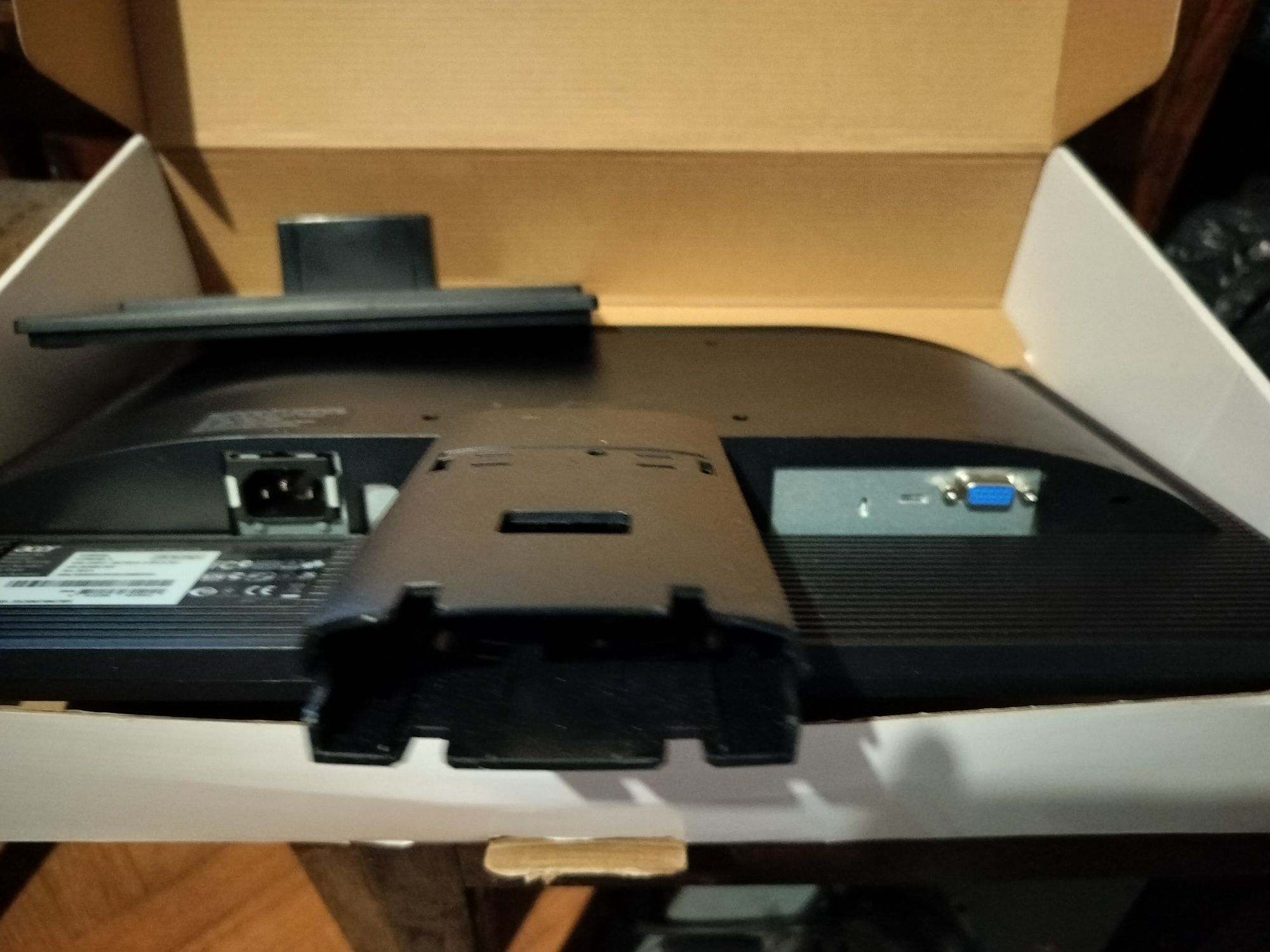 monitor Acer V196HQL
