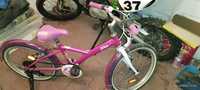 Bicicleta de menina roda 20 como nova.