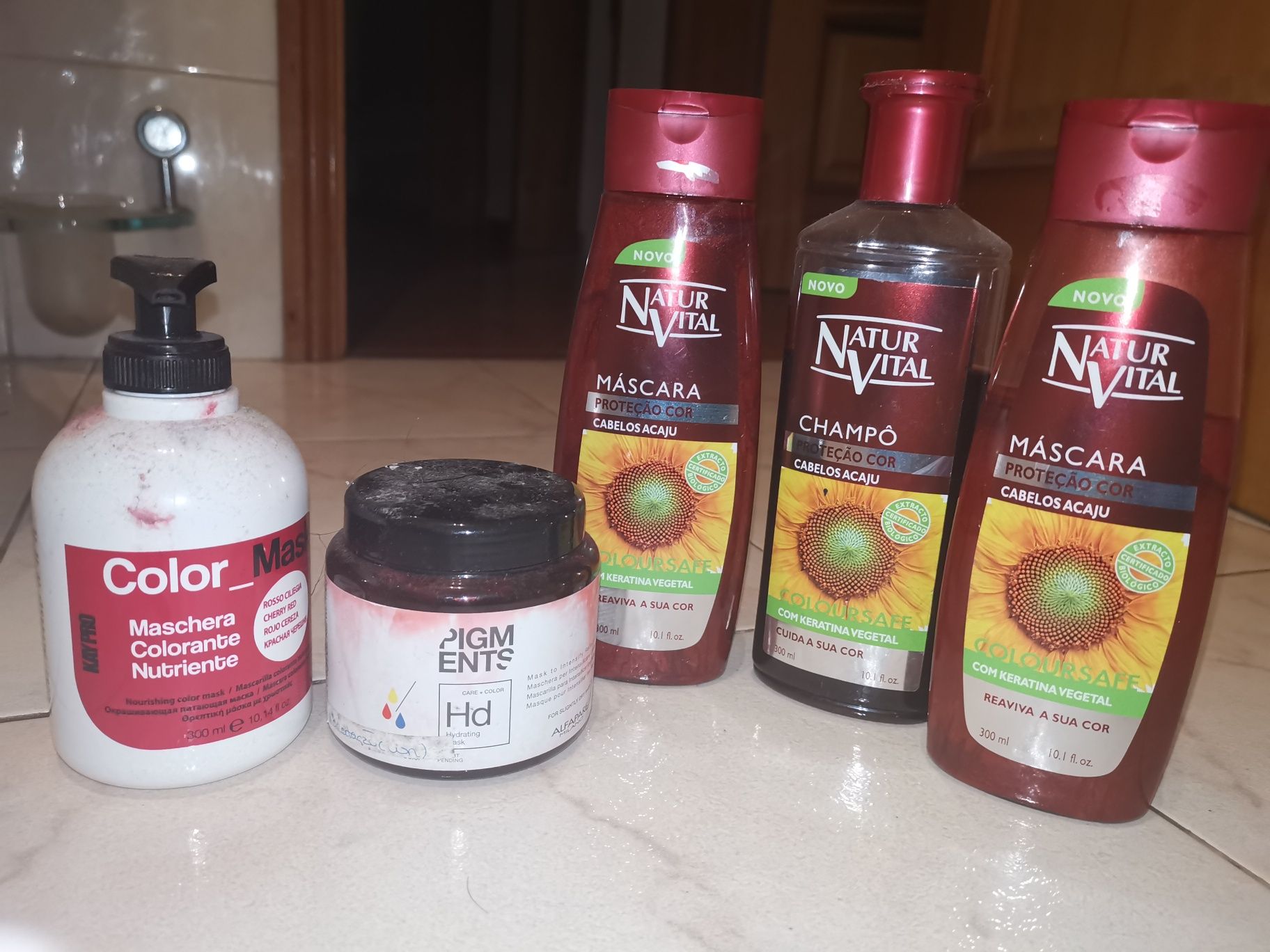 Vendo produtos de cabelo (champô, máscara, creme, tinta fantasia)