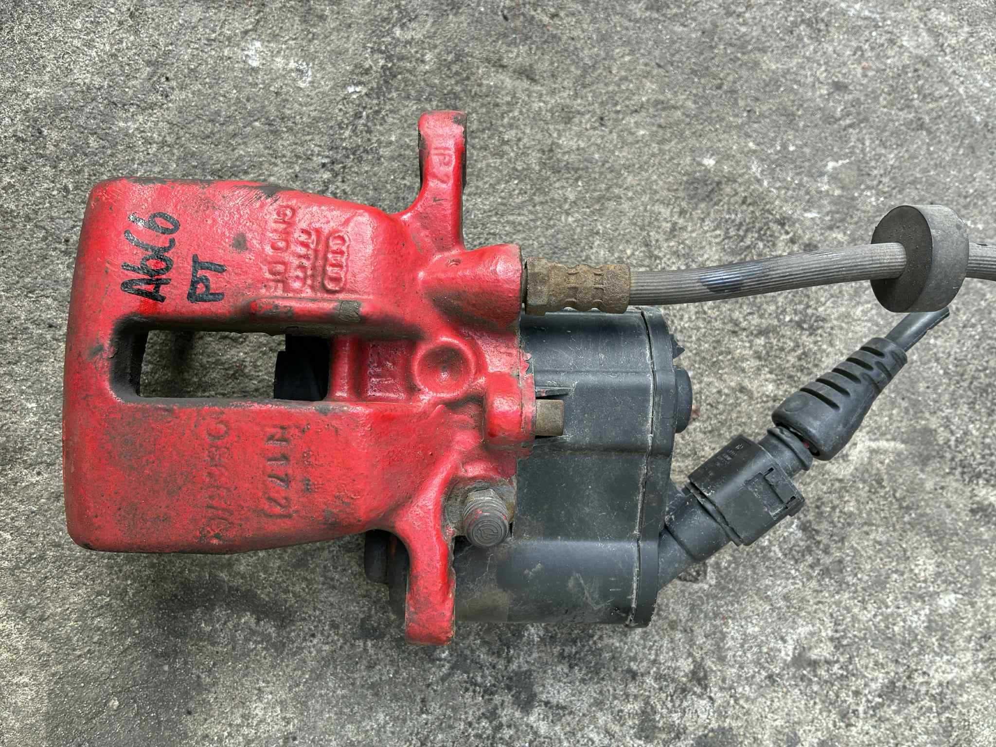 zacisk hamulca hamulcowy prawy tył tylny audi a6 c6