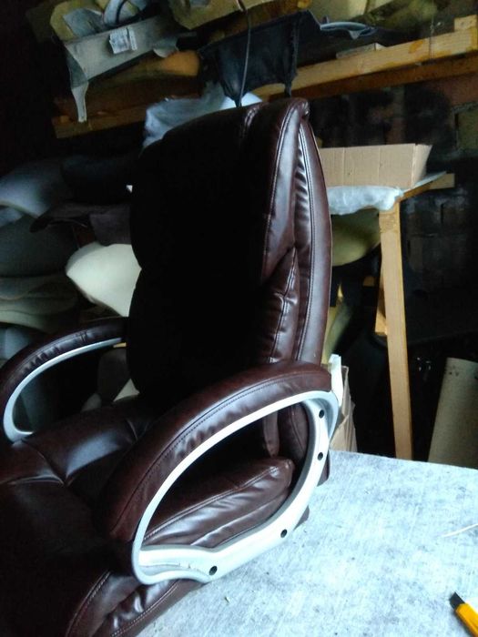 офисные кресла в хороших материалах