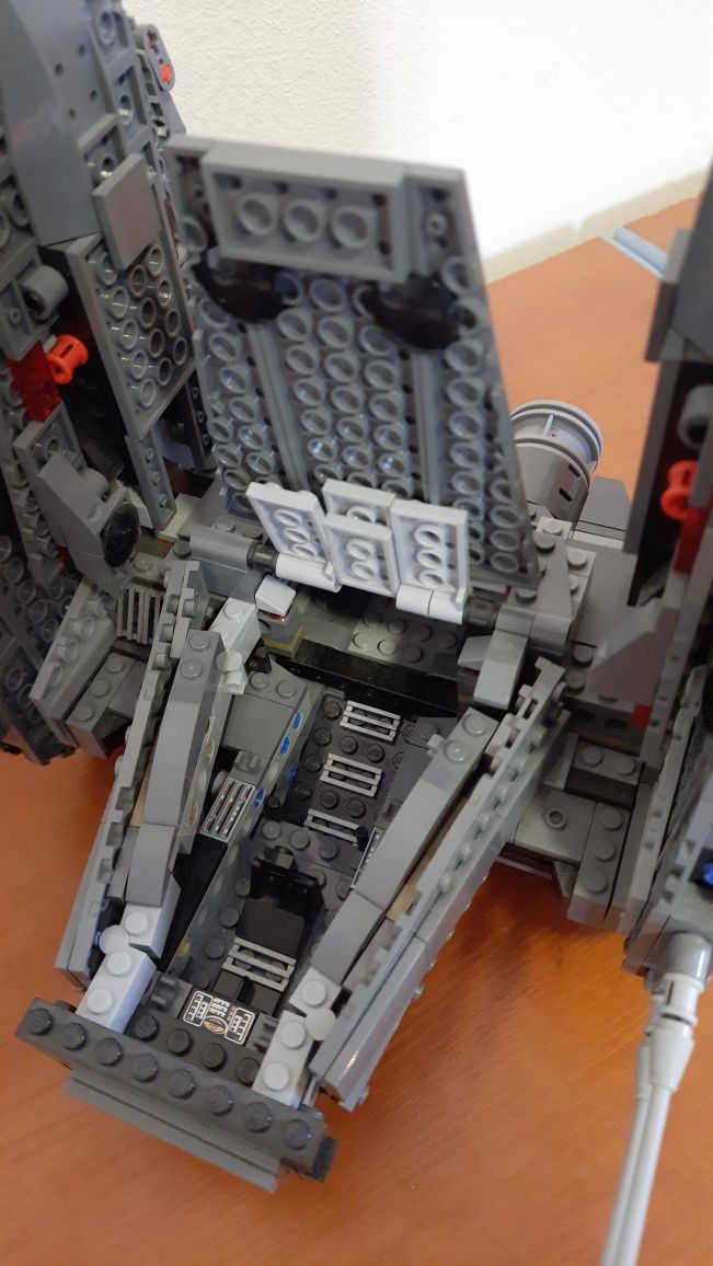 Statek Kylo Ren's lego 75104